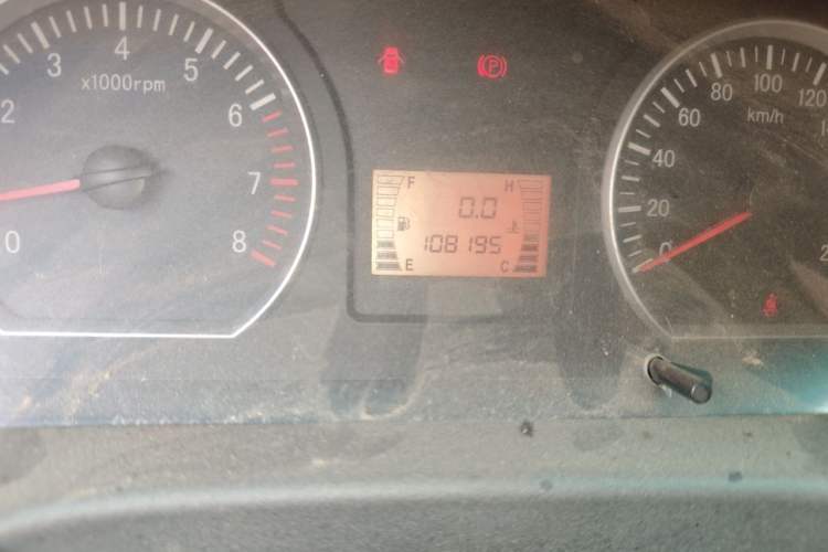 Used FORTHING Lingzhi 2014 M3 1.6L 7-Seater Comfort Model Odometer Close Up