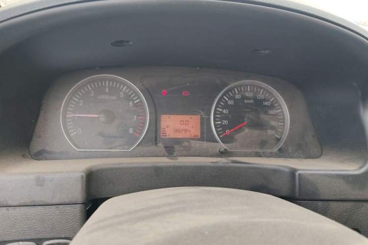 Used FORTHING Lingzhi 2014 V3 1.5L 5-seat Standard Model I Odometer Close Up