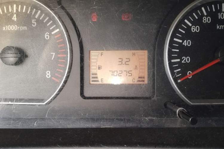 Used FORTHING Lingzhi 2014 V3 1.5L 5-seat Standard Model I Odometer Close Up