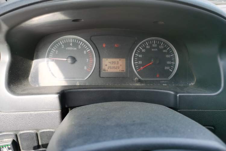 Used FORTHING Lingzhi 2014 V3 1.5L 7-Seater Luxury Model Odometer Close Up
