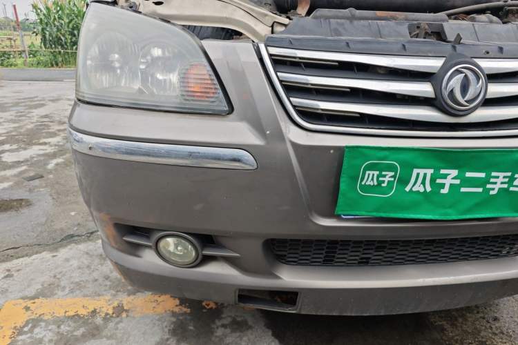 Used FORTHING Lingzhi 2014 M5 Q7 2.0L 7-seat Long-wheelbase Comfort Version Right Front Headlight