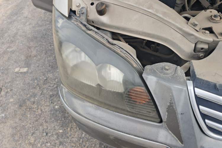 Used FORTHING Lingzhi 2014 M3 1.6L 7-Seater Comfort Model Right Front Headlight