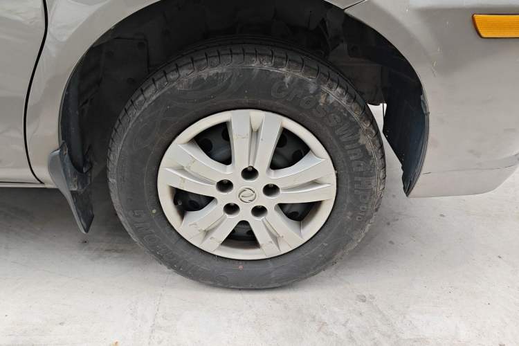 Used FORTHING Lingzhi 2014 M3 1.6L 7-Seater Comfort Model Right Front Wheel Hub