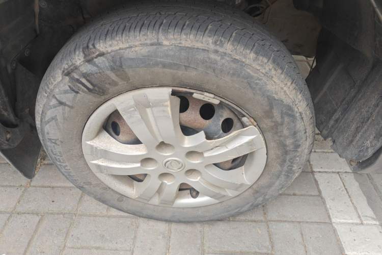 Used FORTHING Lingzhi 2014 V3 1.5L 7-Seater Standard Model II Right Front Wheel Hub