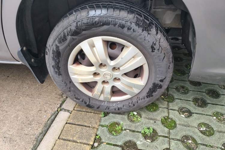 Used FORTHING Lingzhi 2014 M5 Q3 2.0L 7-seat Long-Wheelbase Comfort Version Right Front Wheel Hub