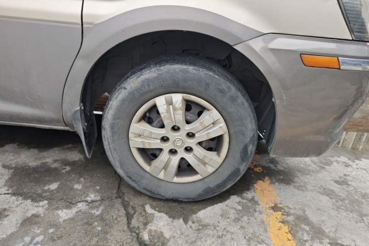 Used FORTHING Lingzhi 2014 M5 Q7 2.0L 7-seat Long-wheelbase Comfort Version Right Front Wheel Hub