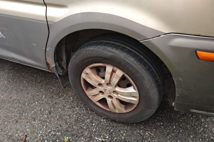 Used FORTHING Lingzhi 2014 M3 1.6L 7-Seater Comfort Model Right Front Wheel Hub