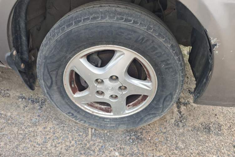 Used FORTHING Lingzhi 2014 M3 1.6L 7-Seater Comfort Model Right Front Wheel Hub