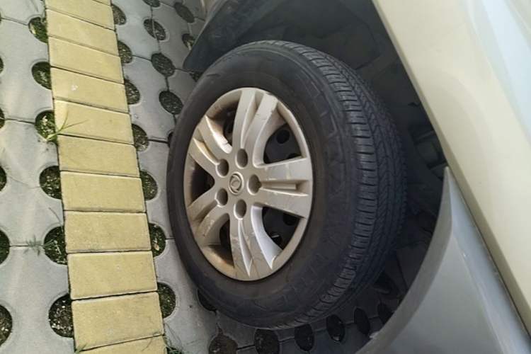 Used FORTHING Lingzhi 2014 V3 1.5L 5-seat Standard Model I Right Front Wheel Hub