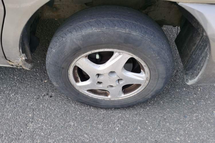 Used FORTHING Lingzhi 2014 V3 1.5L 7-Seater Luxury Model Right Front Wheel Hub