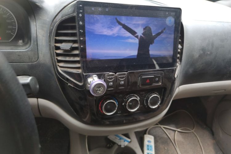 Used FORTHING Lingzhi 2015 V3 1.5L 5-Seater Special Offer Model Audio And AC Panel