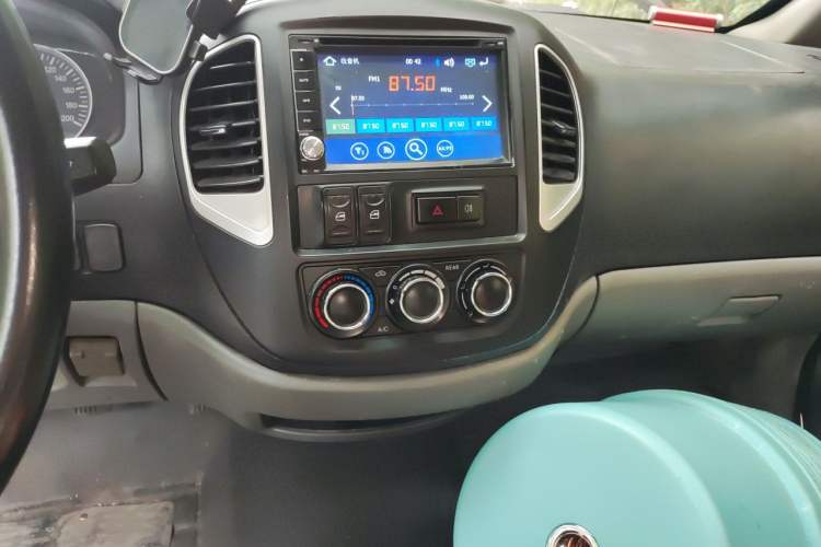 Used FORTHING Lingzhi 2015 V3 1.6L 9-Seater Standard Model Audio And AC Panel