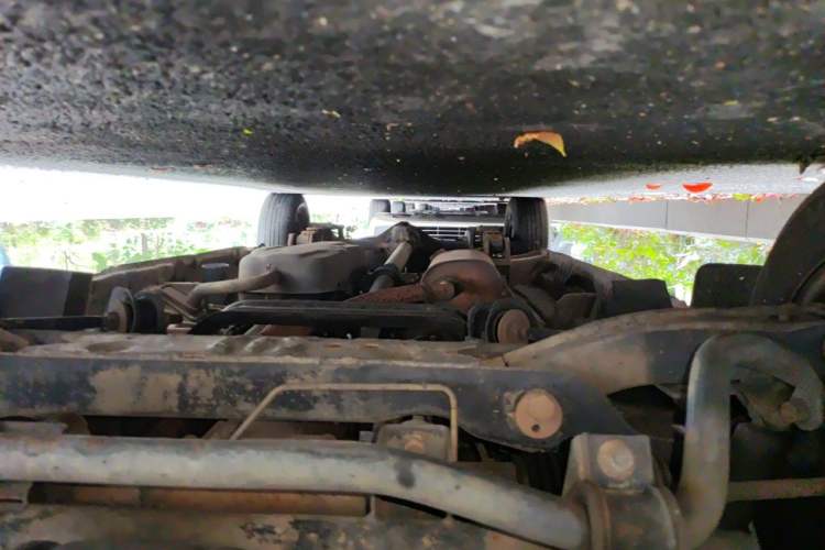 Used FORTHING Lingzhi 2015 V3 1.6L 9-Seater Standard Model Chassis Front