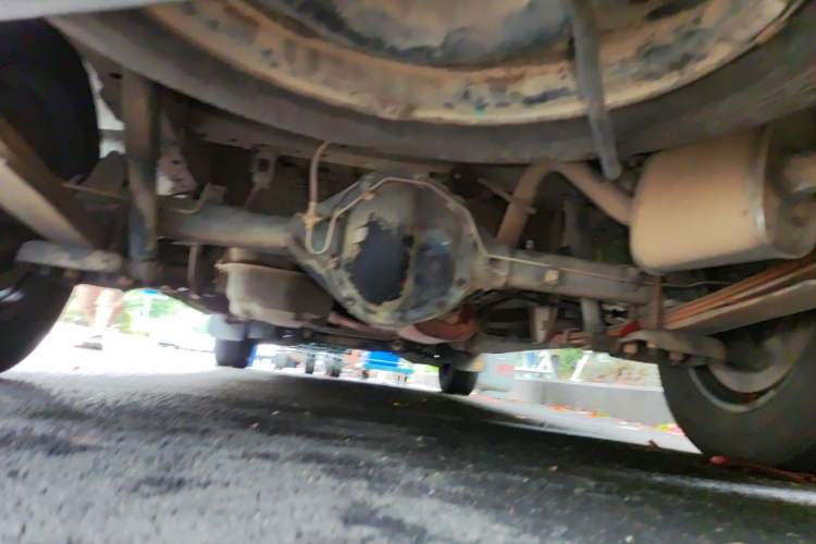 Used FORTHING Lingzhi 2015 V3 1.6L 9-Seater Standard Model Chassis Rear