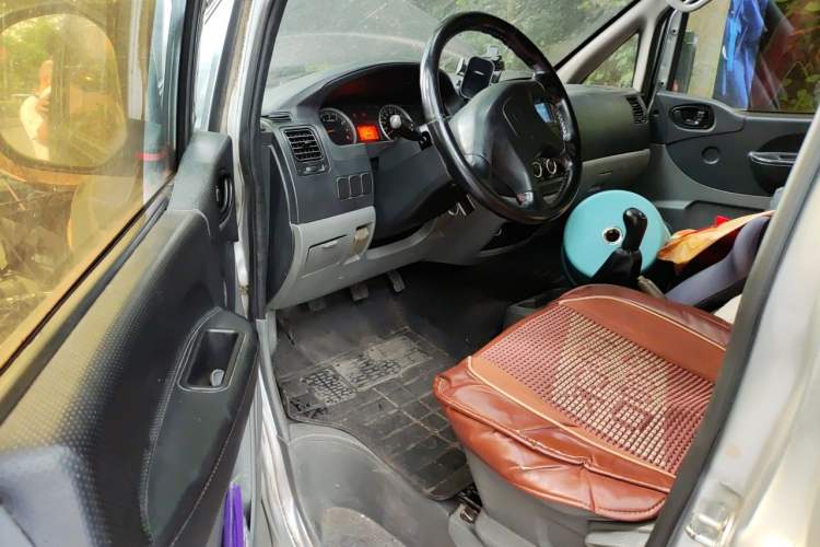 Used FORTHING Lingzhi 2015 V3 1.6L 9-Seater Standard Model Driver Seat