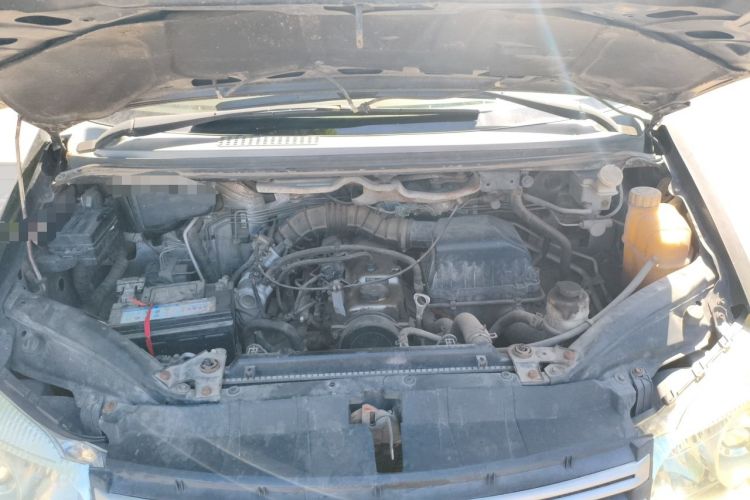 Used FORTHING Lingzhi 2015 M3 1.6L 7-Seater Comfort Model Engine Bay
