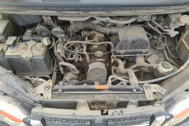 Used FORTHING Lingzhi 2015 V3 1.5L 5-Seater Special Offer Model Engine Bay