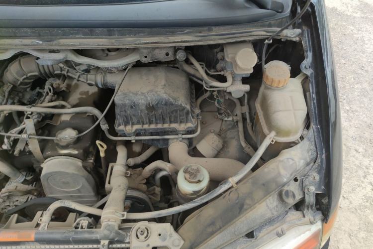 Used FORTHING Lingzhi 2015 V3 1.5L 5-Seater Special Offer Model Engine Bay Left