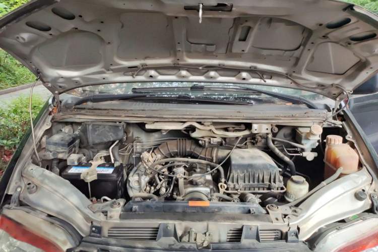 Used FORTHING Lingzhi 2015 V3 1.6L 9-Seater Standard Model Engine Bay