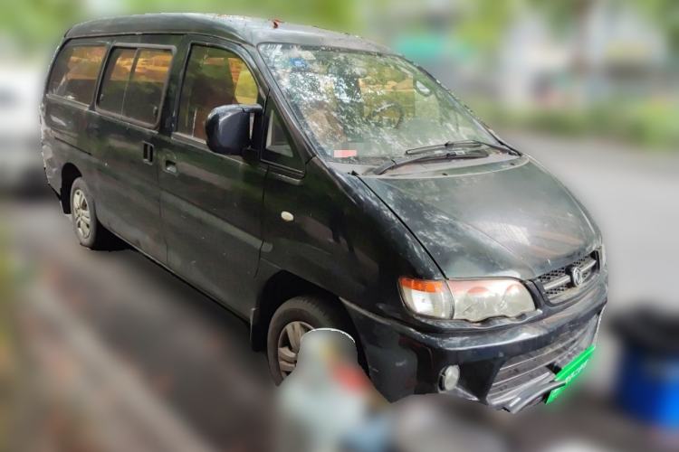 Used FORTHING Lingzhi 2015 V3 1.6L 9-Seater Standard Model Front Right 45 Deg