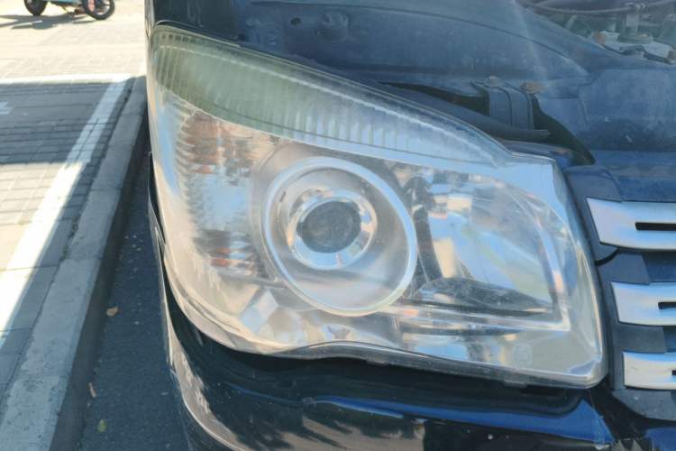 Used FORTHING Lingzhi 2015 M3 1.6L 7-Seater Comfort Model Right Front Headlight