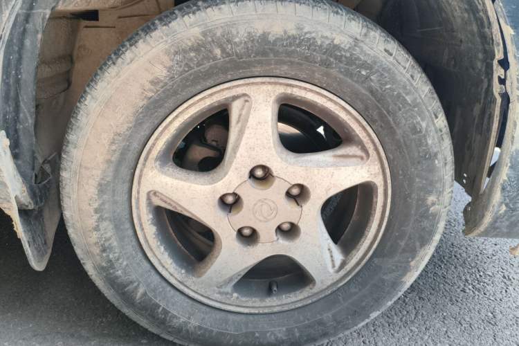 Used FORTHING Lingzhi 2015 M3 1.6L 7-Seater Comfort Model Right Front Wheel Hub