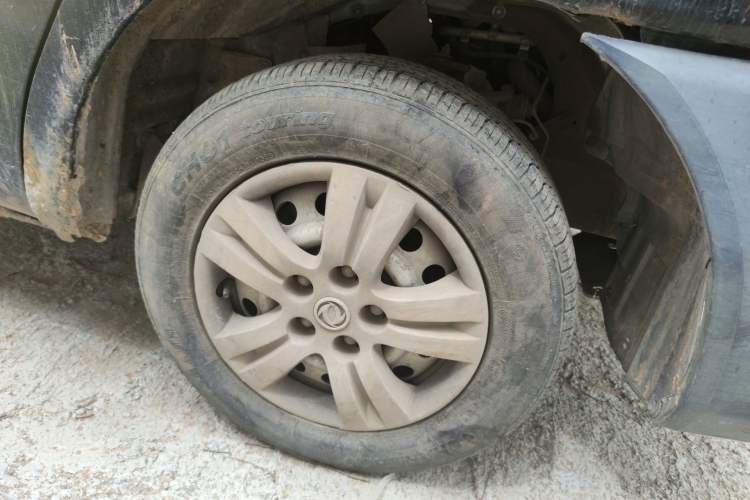 Used FORTHING Lingzhi 2015 V3 1.5L 5-Seater Special Offer Model Right Front Wheel Hub