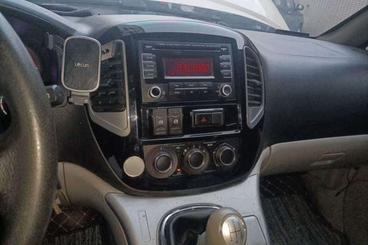 Used FORTHING Lingzhi 2015 M5 Q3 2.0L 7-seat Long-wheelbase Comfort Version Audio And AC Panel