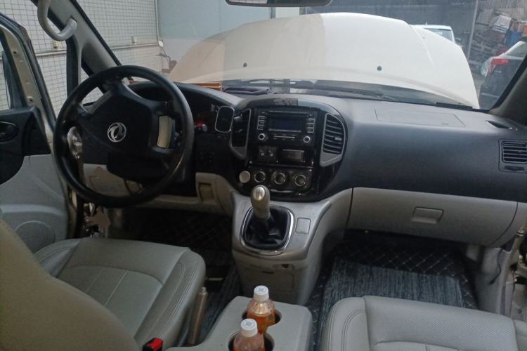 Used FORTHING Lingzhi 2015 M5 Q3 2.0L 7-seat Long-wheelbase Comfort Version Center Console