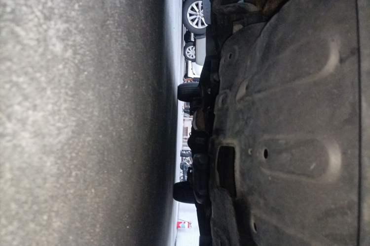 Used FORTHING Lingzhi 2015 M5 Q3 2.0L 7-seat Long-wheelbase Comfort Version Chassis Front