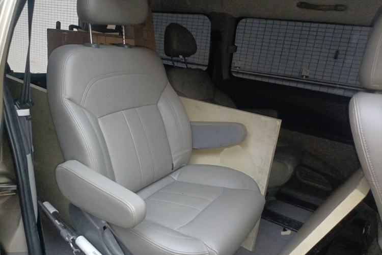 Used FORTHING Lingzhi 2015 M5 Q3 2.0L 7-seat Long-wheelbase Comfort Version Left Rear Seat