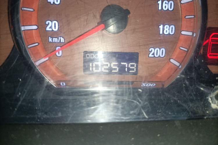 Used FORTHING Lingzhi 2015 M5 Q3 2.0L 7-seat Long-wheelbase Comfort Version Odometer Close Up