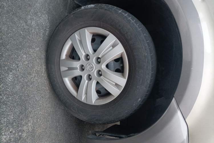 Used FORTHING Lingzhi 2015 M5 Q3 2.0L 7-seat Long-wheelbase Comfort Version Right Front Wheel Hub