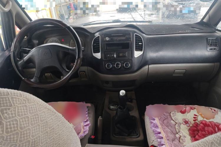 Used FORTHING Lingzhi 2015 V3 1.5L 7-seat Standard Model Center Console