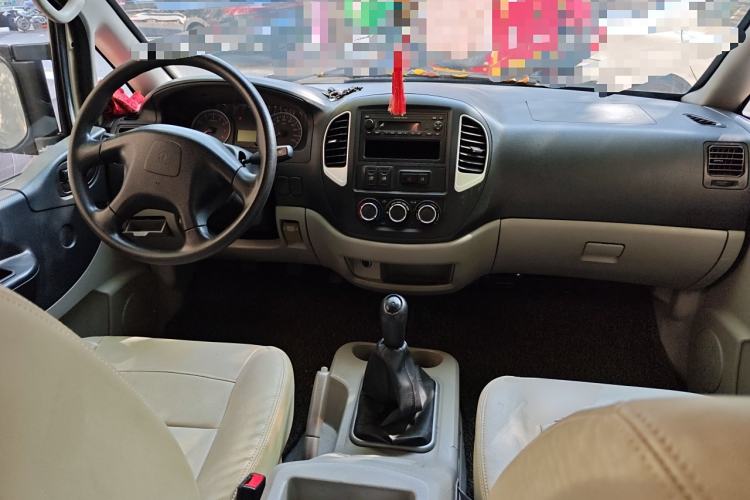 Used FORTHING Lingzhi 2015 V3 1.5L 7-Seater Luxury Model Center Console