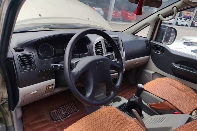 Used FORTHING Lingzhi 2015 M3 1.6L 7-Seater Comfort Model Center Console