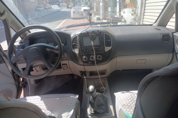 Used FORTHING Lingzhi 2015 V3 1.5L 5-Seater Special Offer Model Center Console