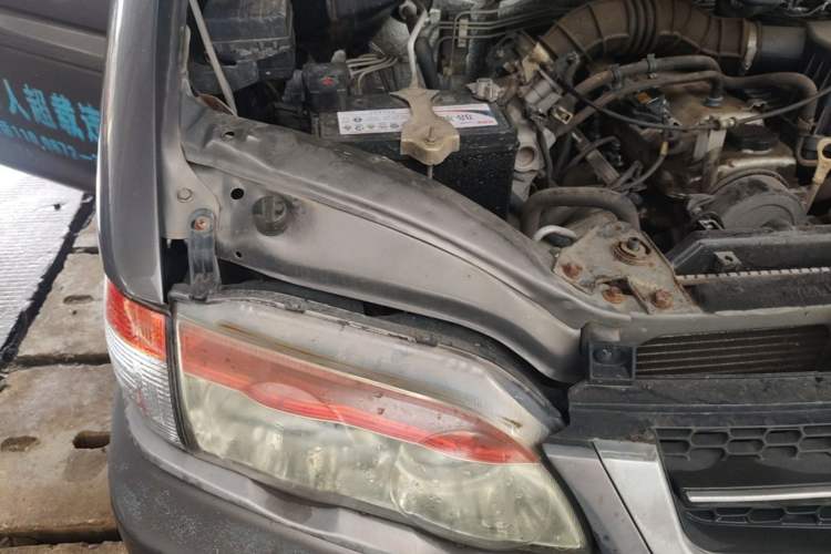 Used FORTHING Lingzhi 2015 V3 1.5L 7-seat Standard Model Engine Bay Right