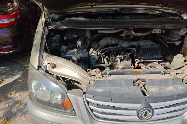 Used FORTHING Lingzhi 2015 V3 1.5L 7-Seater Luxury Model Engine Bay Right