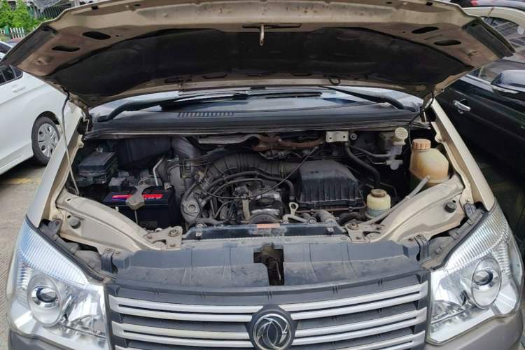 Used FORTHING Lingzhi 2015 M3 1.6L 7-Seater Comfort Model Engine Bay