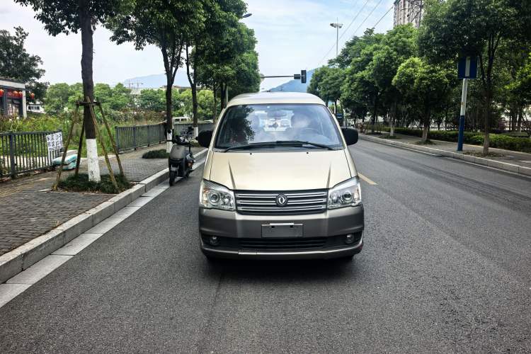 Used FORTHING Lingzhi 2015 M3 1.6L 7-Seater Comfort Model Exterior 2