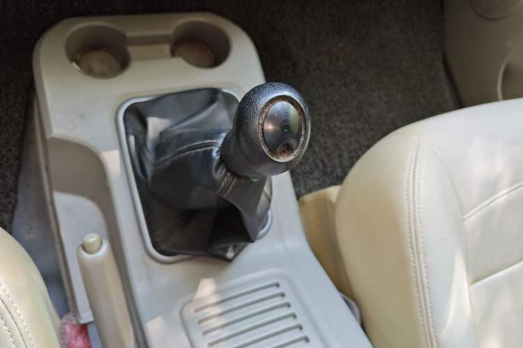 Used FORTHING Lingzhi 2015 V3 1.5L 7-Seater Luxury Model Gear Lever