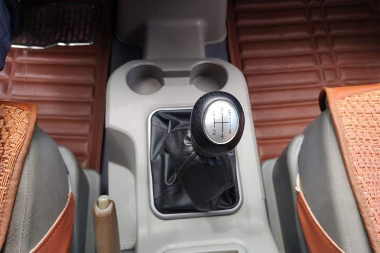 Used FORTHING Lingzhi 2015 M3 1.6L 7-Seater Comfort Model Gear Lever