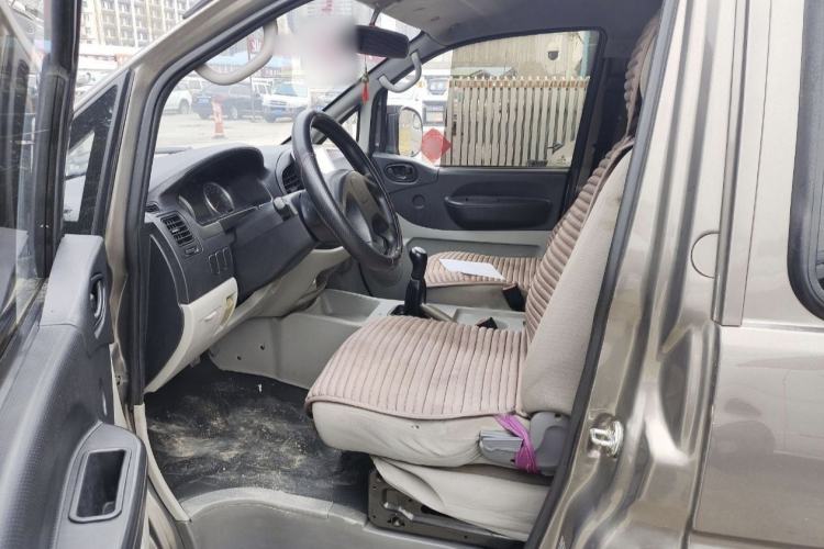 Used FORTHING Lingzhi 2015 V3 1.5L 5-Seater Special Offer Model Interior 2