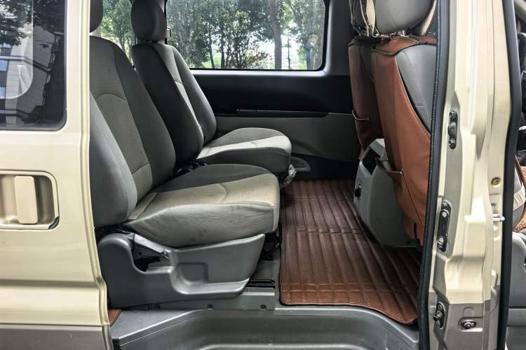 Used FORTHING Lingzhi 2015 M3 1.6L 7-Seater Comfort Model Interior 2