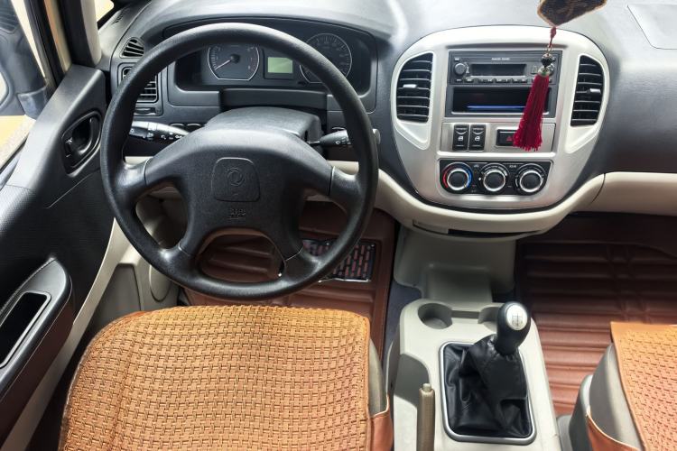 Used FORTHING Lingzhi 2015 M3 1.6L 7-Seater Comfort Model Interior 3