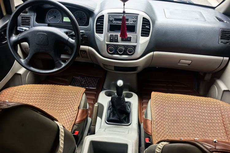 Used FORTHING Lingzhi 2015 M3 1.6L 7-Seater Comfort Model Interior 4