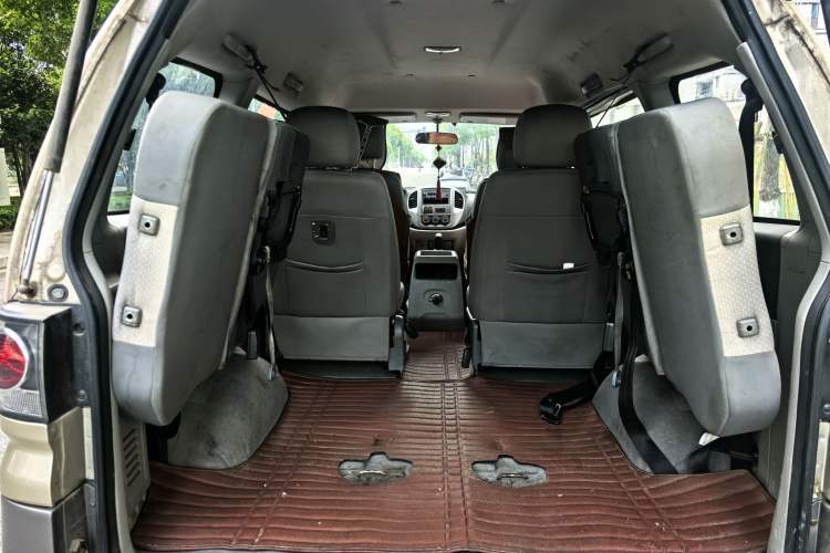 Used FORTHING Lingzhi 2015 M3 1.6L 7-Seater Comfort Model Interior 5