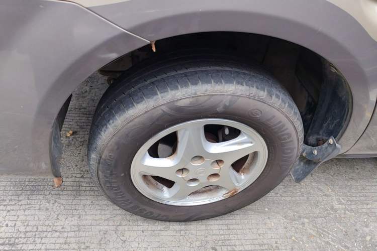 Used FORTHING Lingzhi 2015 M3 1.6L 7-Seater Comfort Model Left Front Wheel Hub
