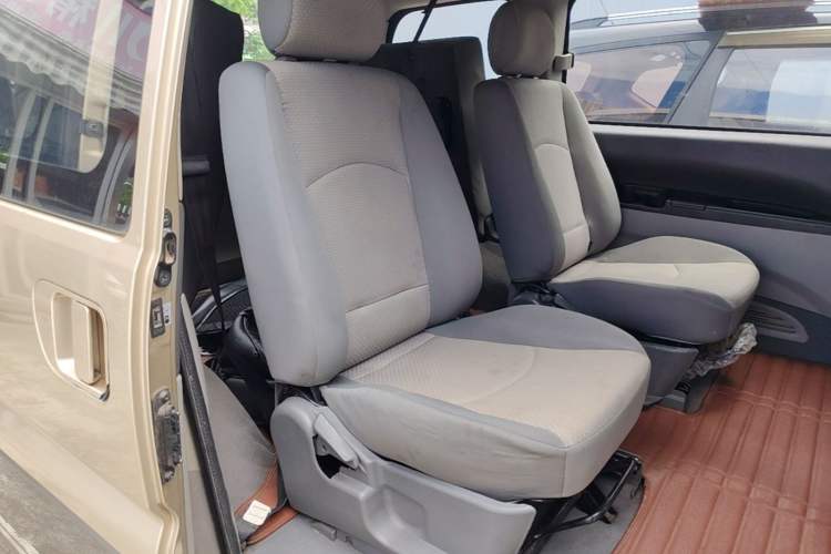 Used FORTHING Lingzhi 2015 M3 1.6L 7-Seater Comfort Model Left Rear Seat